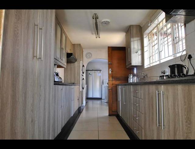 4 BEDROOM HOUSE FOR SALE IN ZAKARIYYA PARK